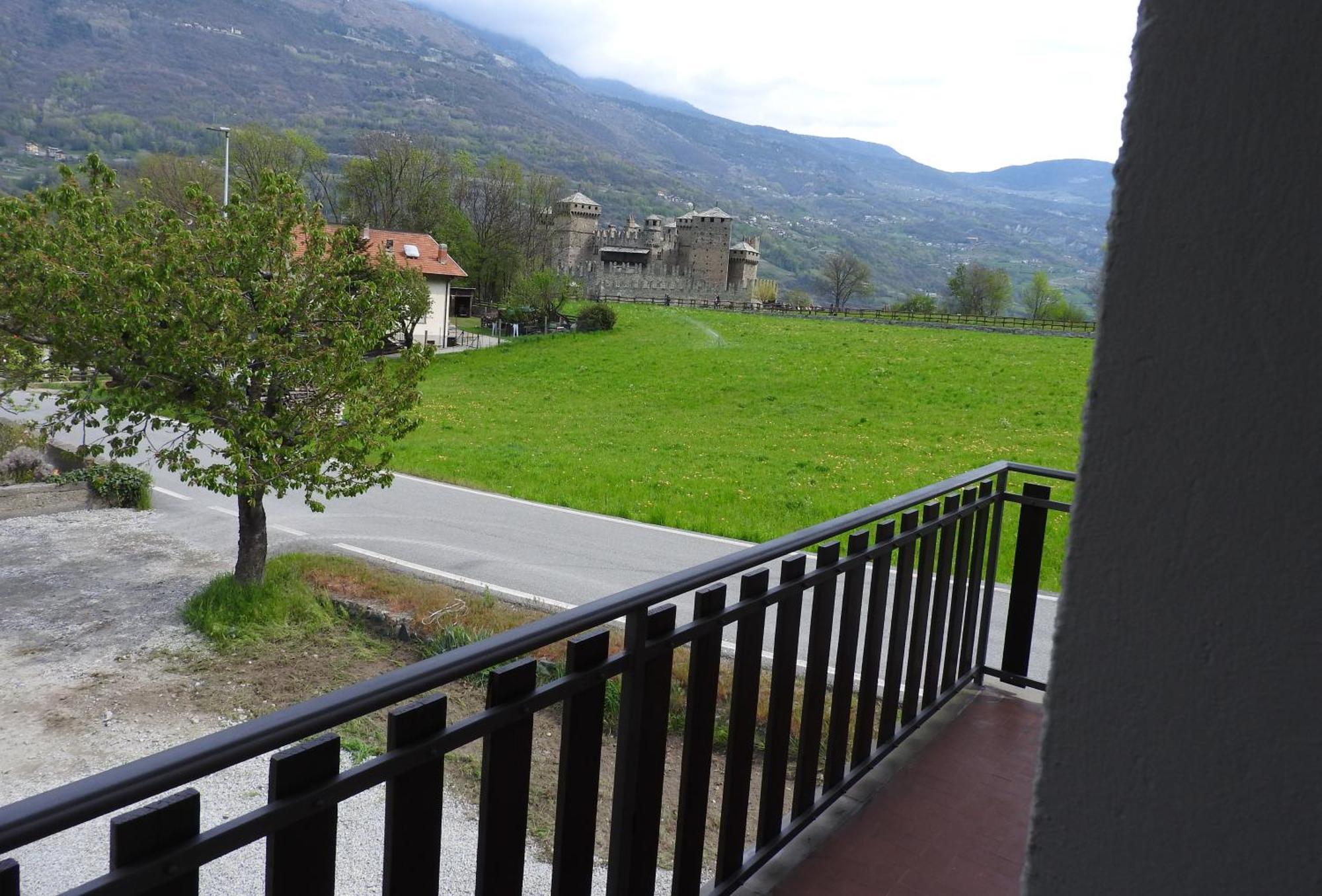 Villa Vue Du Chateau Fénis Exterior foto