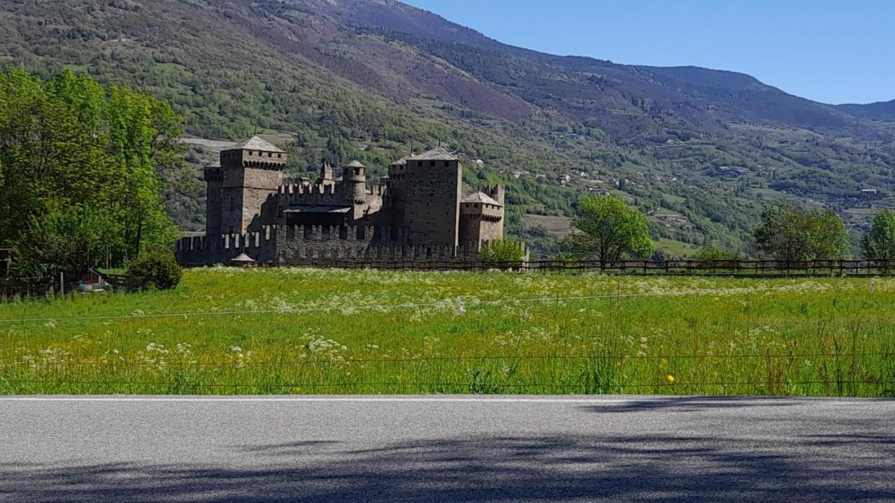 Villa Vue Du Chateau Fénis Exterior foto