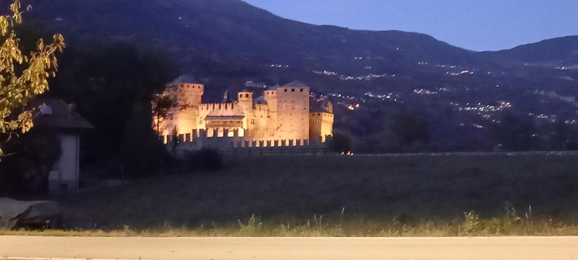 Villa Vue Du Chateau Fénis Exterior foto